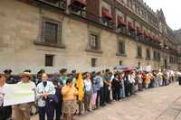 PROTESTA A DOS AÑOS DEL 2 DE JULIO. Simpatizantes de Andrés Manuel López Obrador clausuraron simbólicamente el Palacio Nacional