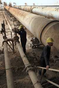 Instalaciones en el pozo petrolero Zubahir Moshrif, a 600 kilómetros de Bagdad, en Irak