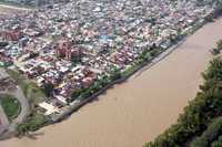 Autoridades de Protección Civil de Poza Rica, Veracruz, se mantienen en alerta debido a que el río Cazones está a punto de desbordarse; aún  se esperan más lluvias en la región