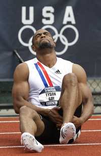 Sólo fueron unos calambres los que impidieron que el velocista Tyson Gay terminara la prueba de 200 metros, según su representante