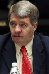 David Shields Campbell, durante el debate en el Senado