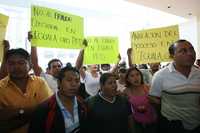 Un grupo de perredistas de Iguala exigieron ayer, durante el Consejo Nacional del partido, la anulación de los comicios internos en esa localidad