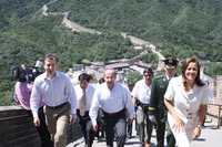 El presidente Felipe Calderón y su esposa, Margarita Zavala, en la Muralla china