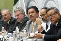 Francisco Labastida, Santiago Creel, Carlos Navarrete, Gustavo Madero y Fernando Baeza, el pasado 3 de julio, en el debate de la reforma energética que se lleva a cabo en el Senado de la República