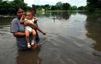 Algunos de los habitantes de Veracruz afectados por el desbordamiento de los ríos Cotaxtla y Jamapa. El Servicio Meteorológico Nacional pronosticó un aumento de los caudales en varias regiones del estado debido a escurrimientos