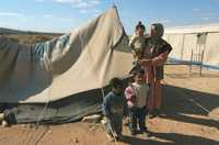 Palestinos refugiados por la guerra de Irak, en el campamento de Al Tanf, ubicado en la convulsa frontera con Siria