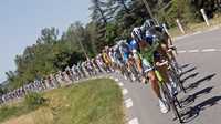 Escalera de un pelotón en el Tour de Francia, que continúa liderado por el australiano Cadel Evans