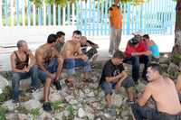 Un grupo de 21 cubanos se entregó a autoridades migratorias mexicanas en Tabasco