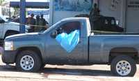 Al menos 200 balazos recibió la camioneta del policía José Virgen Ojeda, adscrito al departamento de robo de vehículos, en la colonia Emiliano Zapata de Culiacán. El agente fue asesinado minutos después de salir de su casa, sobre la calle Plan de Tuxtepec