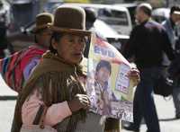 Simpatizantes del presidente Evo Morales hacen campaña en La Paz en favor del referendo revocatorio que se realizará el 10 de agosto