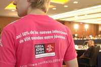 Un joven porta una playera con un mensaje de alerta, durante la Primera Reunión de Ministros de Educación y Salud para detener el VIH en Latinoamérica y el Caribe, que se realiza en México Notimex