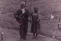 El constructor de instrumentos Telésforo González, con su esposa, quien es su traductora porque él no habla español. Los dos se encuentran delicados de salud