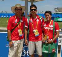 Los arqueros Juan René Serrano, Eduardo Vélez y Mariana Avitia practicaron más de dos horas en el Parque Olímpico