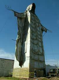 En la avenida José López Portillo, en el municipio de Tultitlán, se le rinde culto a una imagen de la Santa Muerte, de 22 metros de altura  Mario Antonio Núñez