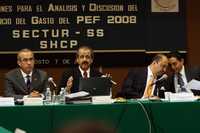 El titular de la Secretaría de Salud, José Ángel Córdova Villalobos (segundo de izquierda a derecha), durante su comparecencia de ayer ante diputados de las comisiones de Presupuesto y Salud