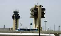 A escala global las aerolíneas tienen problemas para mantener operaciones. En la imagen, el aeropuerto internacional de Dallas-Fort Worth, que postergó planes de expansión
