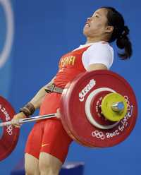 China conquistó medalla de oro en halterofilia, con Chen Yanqing quien impuso récord olímpico en la categoría de 58 kg