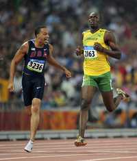 Usain Bolt avanzó sin complicaciones a la final en 200 metros