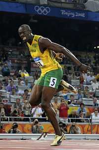 El jamaiquino registró 19:30 segundos para superar por tres centésimas la marca que pertenecía al estadunidense Michael Johnson