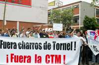 Aspecto de la protesta de trabajadores de la compañía hulera Tornel