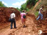 Zona del derrumbe provocado por las intensas lluvias que cayeron en la zona alta de Escuintla, Chiapas, que reblandecieron la tierra de las montañas, y dejaron nueve comunidades parcialmente incomunicadas