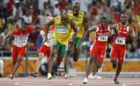 Asafa Powell fue el encargado de cerrar el relevo jamaiquino, con récord mundial de 37.10 segundos. Atrás Bolt, quien le entregó la estafeta