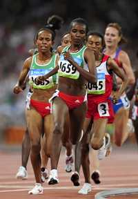 La etiope Dibaba ganó en 5 mil metros y sumo dos oros
