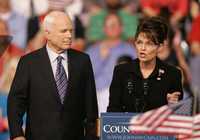 El virtual aspirante presidencial republicano presenta a Sarah Palin como candidata a la vicepresidencia