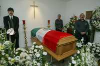 En el funeral de Gilberto Rincón Gallardo se dieron cita algunos de sus colaboradores en el Conapred. Sus restos fueron incinerados