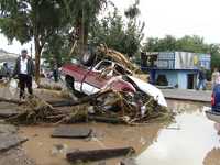 En el municipio de Parral, Chihuahua, más de 40 vehículos fueron arrastrados por crecidas de arroyos luego de una tormenta. Las autoridades declararon alerta en las regiones centro y sur del estado