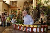 John McCain y su compañera de fórmula, Sarah Palin, durante su campaña proselitista en Albuquerque, Nuevo México