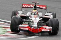Lewis Hamilton fue sancionado por realizar una maniobra incorrecta en una chicana y sacar ventaja frente a sus adversarios en las vueltas finales del Gran Premio de Bélgica