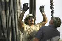 Trabajadores petroleros en un pozo en Talpa, Texas