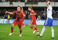 Klose brilló con los germanos; marcó los tres goles de su equipo
