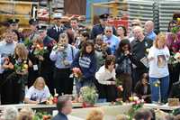 Familiares de los fallecidos en el ataque a las Torres Gemelas de Nueva York en 2001, al conmemorar ayer siete años de la tragedia