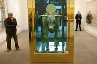 El becerro dorado, creación de Damien Hirst, fue la estrella en las dos jornadas en la subasta de la casa Sotheby’s, en Londres