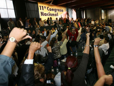 “A los leones” “A los leones”