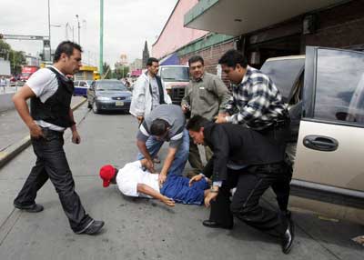 Caen secuestradores en el DF Caen secuestradores en el DF