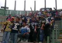 Integrantes de los grupos y Los Bohemios, en el estadio de CU, tras un encuentro de futbol americano  La Jornada
