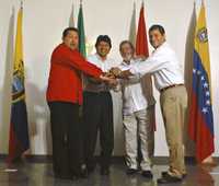 Los presidentes de Venezuela, Hugo Chávez; Bolivia, Evo Morales; Brasil, Luiz Inacio Lula da Silva, y Ecuador, Rafael Correa, tras la reunión en Manaos