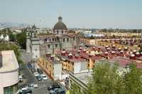 Imagen de la calle Santa Escuela, en el perímetro de La Merced, en donde se mezclan historia y modernidad