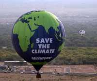 Presencia de Greenpeace en una actividad de globos aerostáticos en Albuquerque, Nuevo México