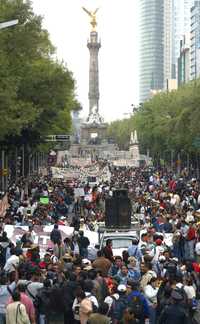 Marcha de maestros del Ángel de la Independencia a las oficinas de la SEP