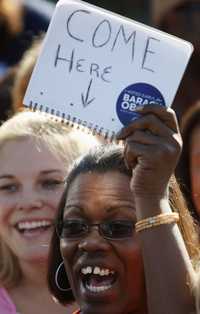 Partidarias del candidato demócrata a la presidencia de Estados Unidos, Barack Obama, ayer durante un acto de campaña en el parque Ault, en Cincinati, Ohio, uno de los estados clave para ganar la elección