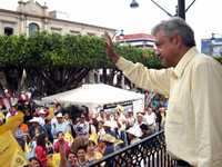 La venta de 10 mil millones de dólares es síntoma de mucha especulación, afirmó Andrés Manuel López Obrador ante habitantes de Sahuayo