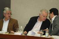 Ricardo García, Francisco Labastida y Rubén Camarillo durante la reunión de comisiones del Senado en la que se presentaron anteproyectos para dar "flexibilidad" a Pemex