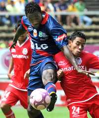 El peruano Andrés Mendoza marcó dos goles en el encuentro contra los Diablos Rojos, con los que dio vuelta al marcador y selló el triunfo