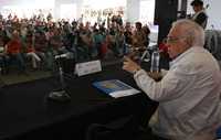Carlos Monsiváis (en la imagen) habló de sus libros más recientes, El Estado laico y 68: la tradición de la resistencia. Juan Gelman leyó una selección de sus poemas