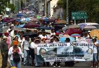 Marcha de maestros por la carretera Amayuca-Temoac, en el oriente de Morelos