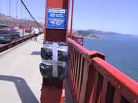 Un teléfono para emergencias, fuera de servicio, en el Golden Gate  Tomada de Internet